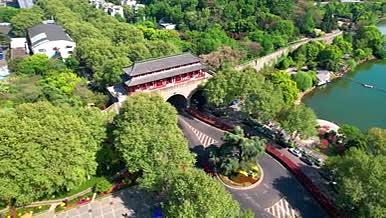 4k航拍南京明城墙挹江门风景视频的预览图